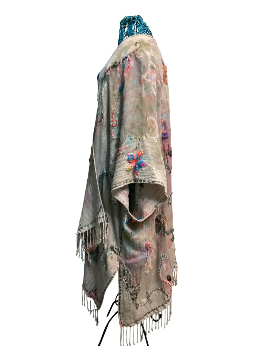 A Rare Bird Kimono - Picture 2 of 5